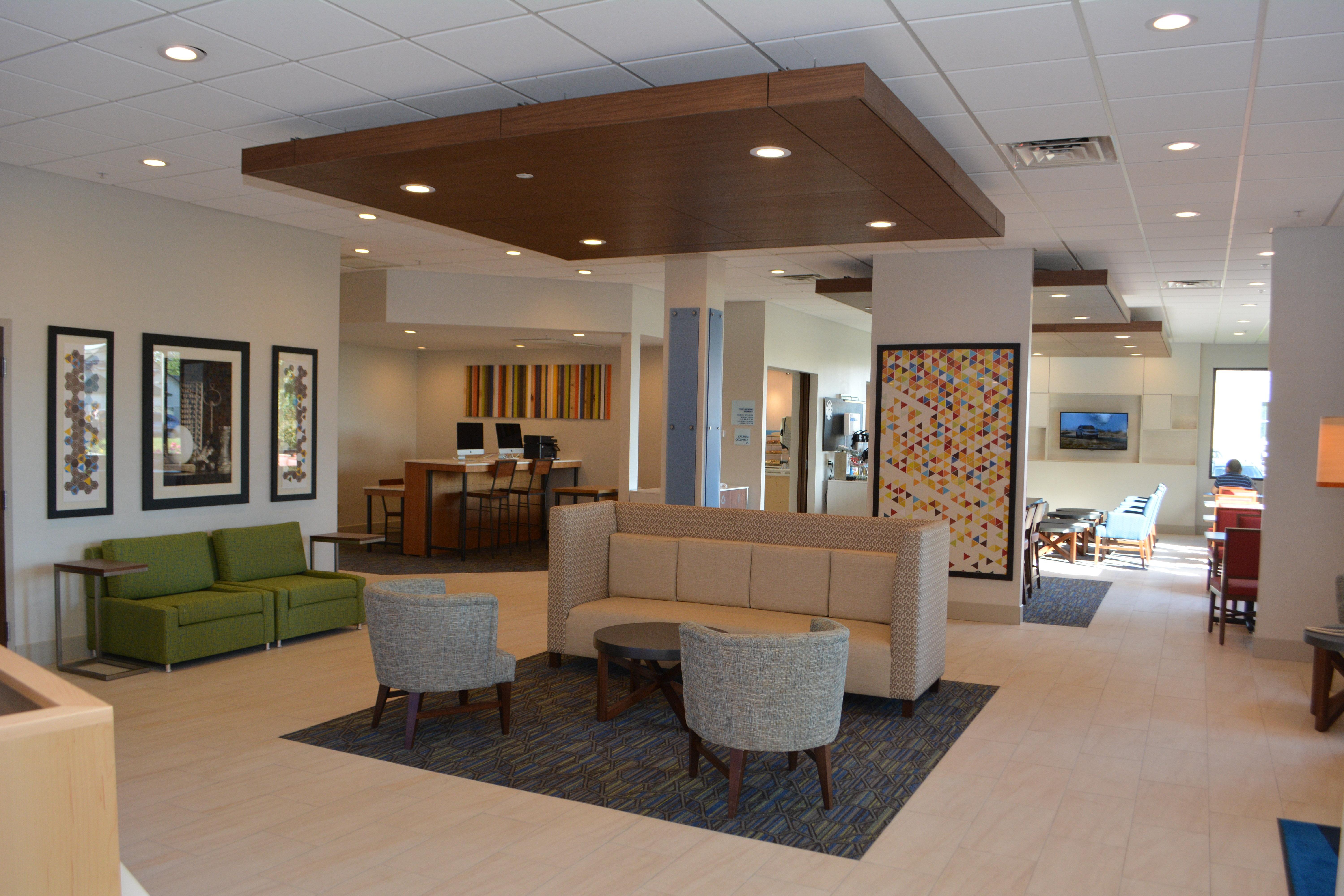 Holiday Inn Express & Suites Waterville - North By Ihg Extérieur photo
