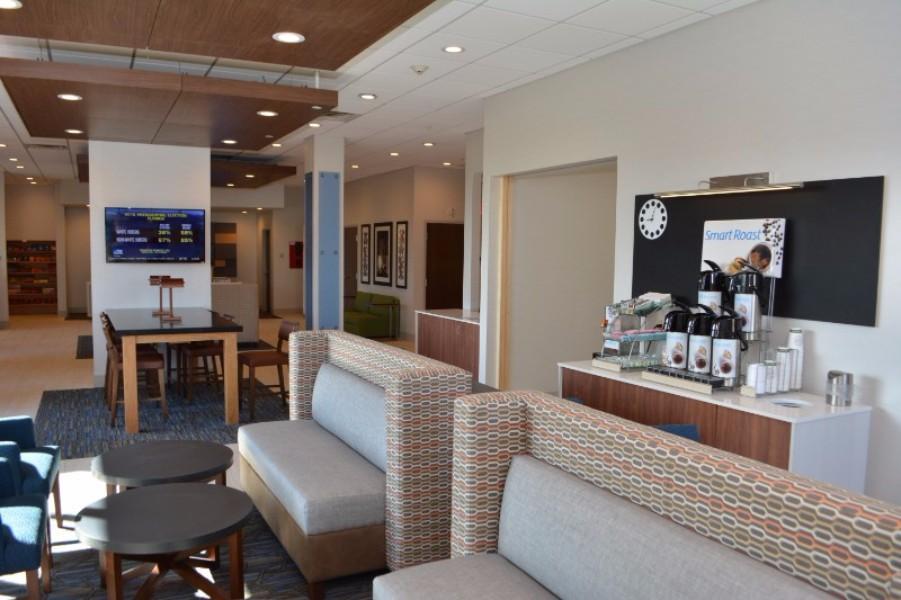Holiday Inn Express & Suites Waterville - North By Ihg Extérieur photo